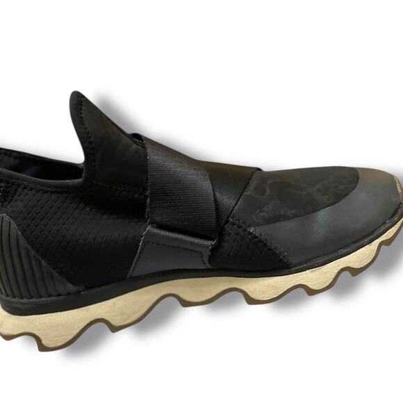Size 10 Women's' SOREL KINETIC Waterproof Black And Cream Strap Ankle Boot/Shoe - Picture 2 of 12